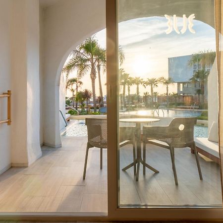 Zahara Beach & Spa By Qhotels - Adults Recommended 萨阿拉德洛斯阿图内斯 外观 照片 A view of the pool from a guest room