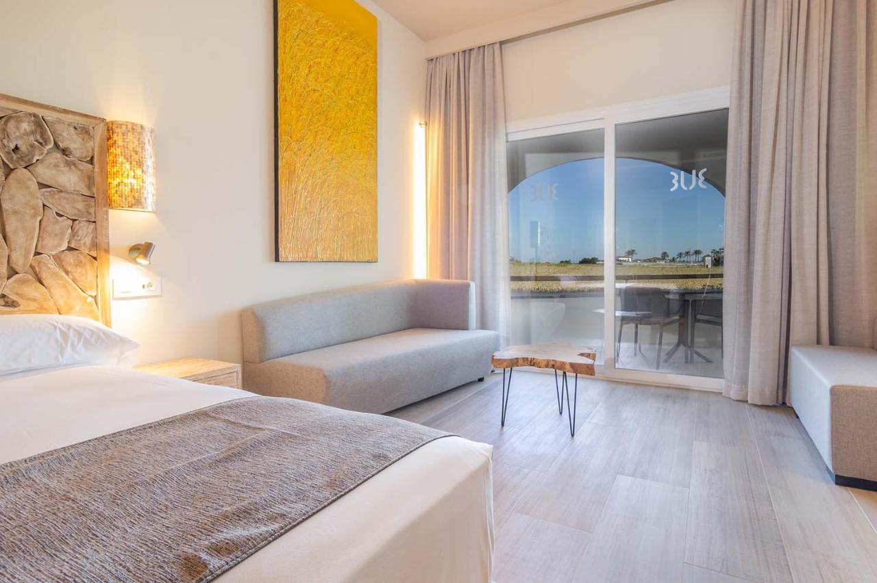 Zahara Beach & Spa By Qhotels - Adults Recommended 萨阿拉德洛斯阿图内斯 外观 照片