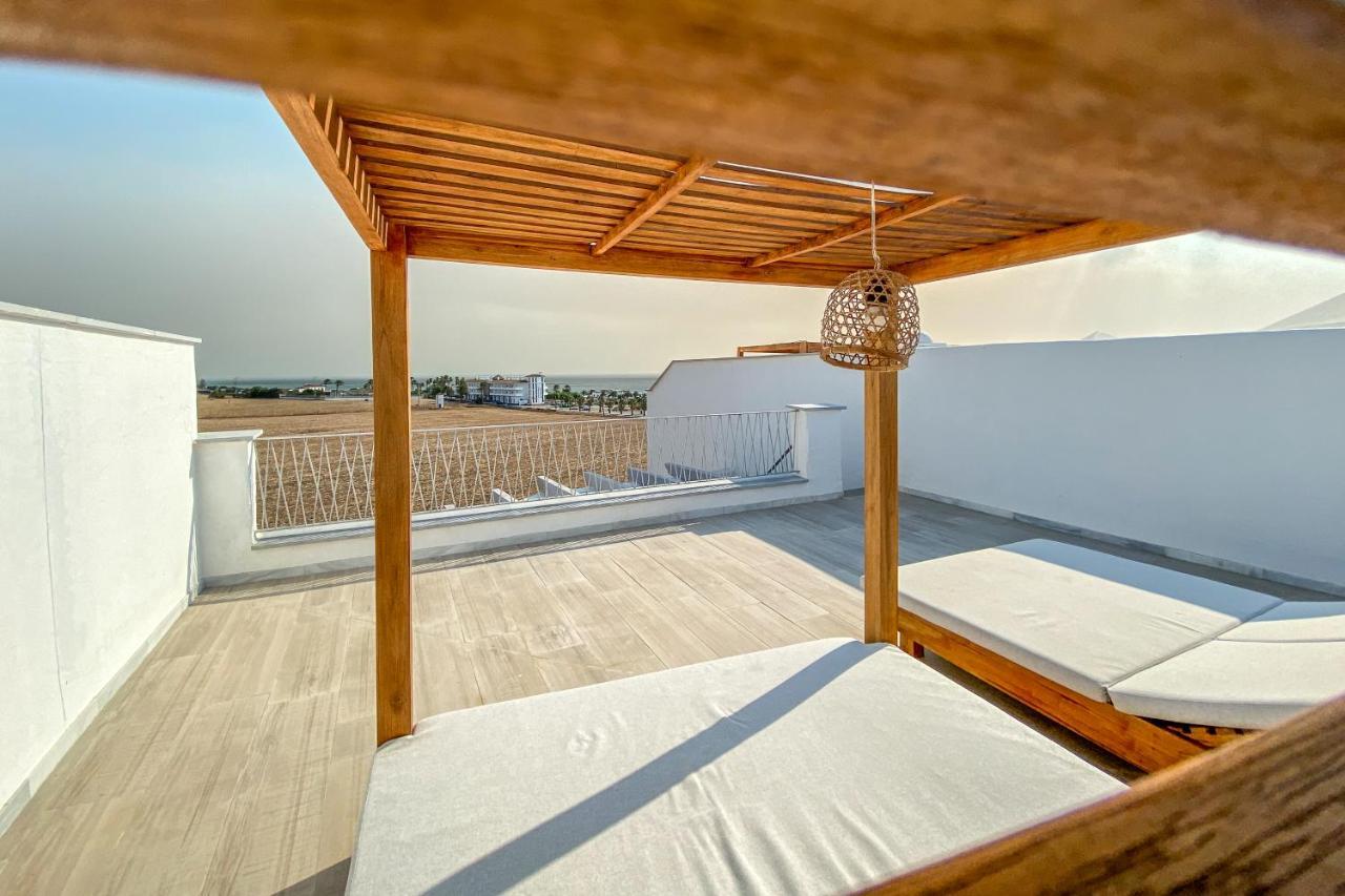Zahara Beach & Spa By Qhotels - Adults Recommended 萨阿拉德洛斯阿图内斯 外观 照片 Rooftop terrace