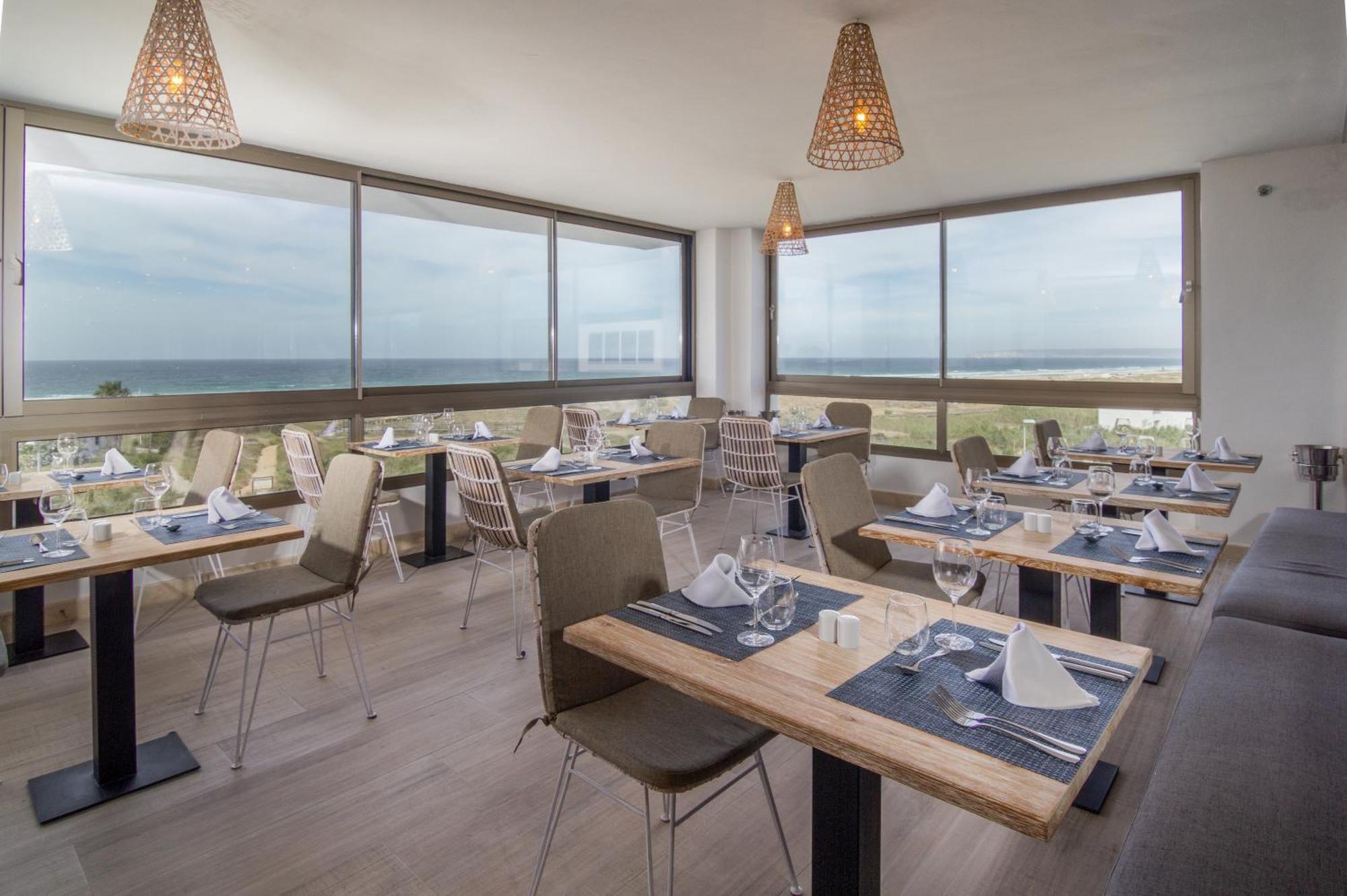 Zahara Beach & Spa By Qhotels - Adults Recommended 萨阿拉德洛斯阿图内斯 外观 照片 Restaurant