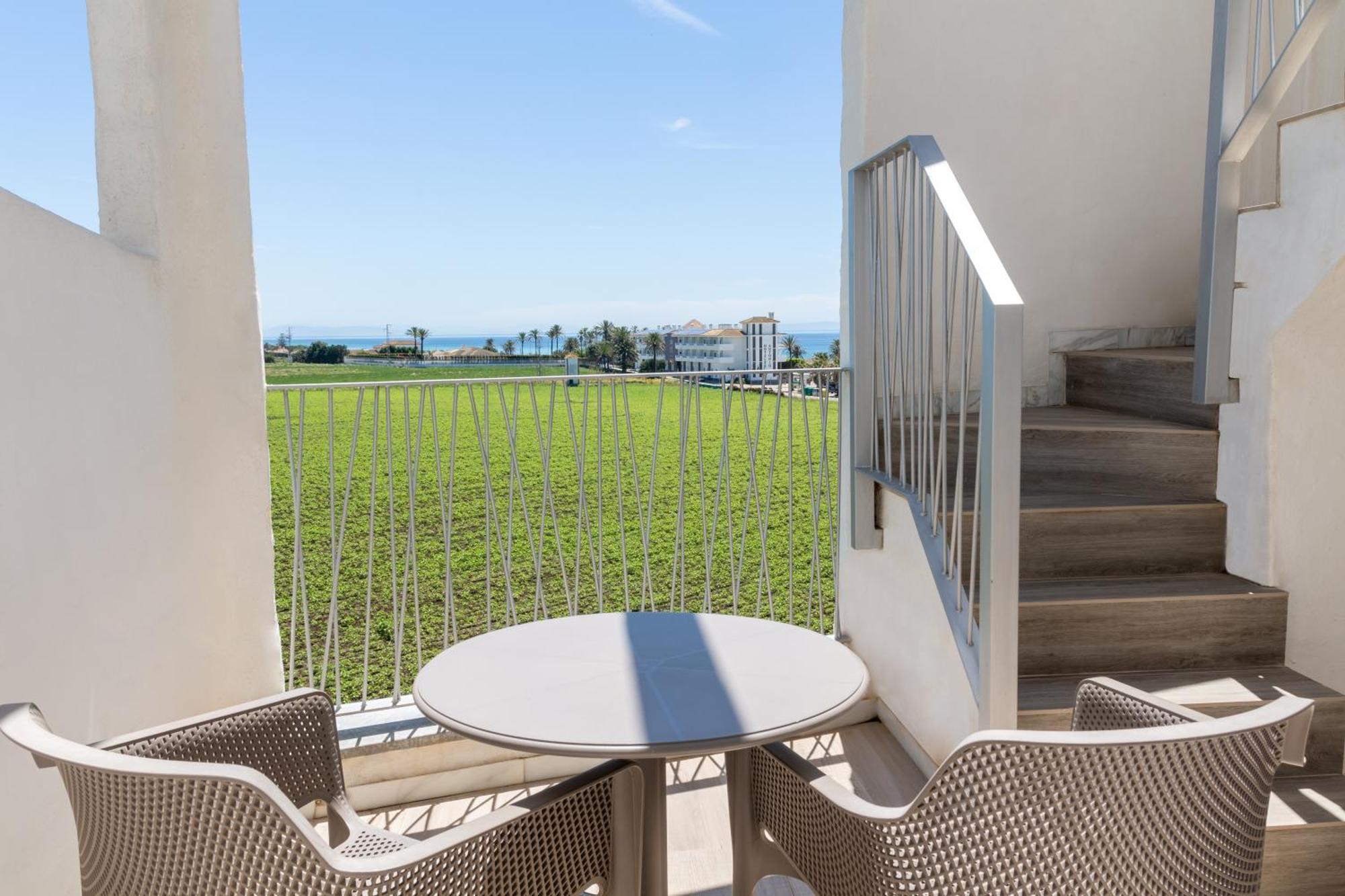Zahara Beach & Spa By Qhotels - Adults Recommended 萨阿拉德洛斯阿图内斯 外观 照片 View from the balcony of a two-bedroom apartment